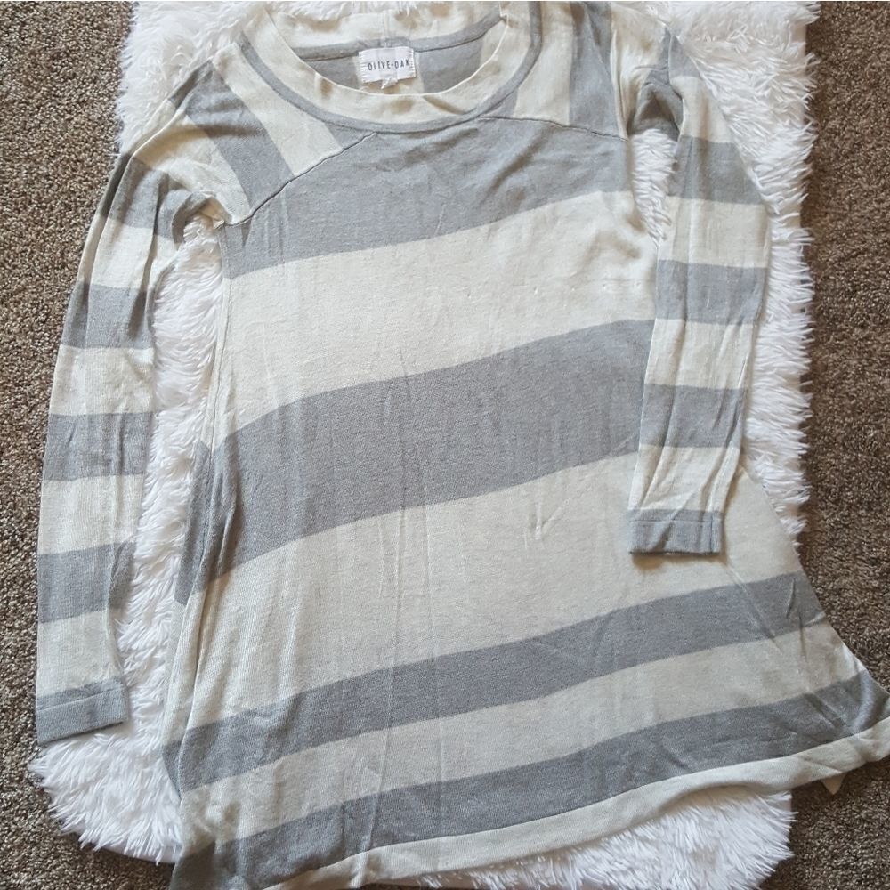 Olive & Oak Gray and White Striped Long Sleeve Top Size XS‎